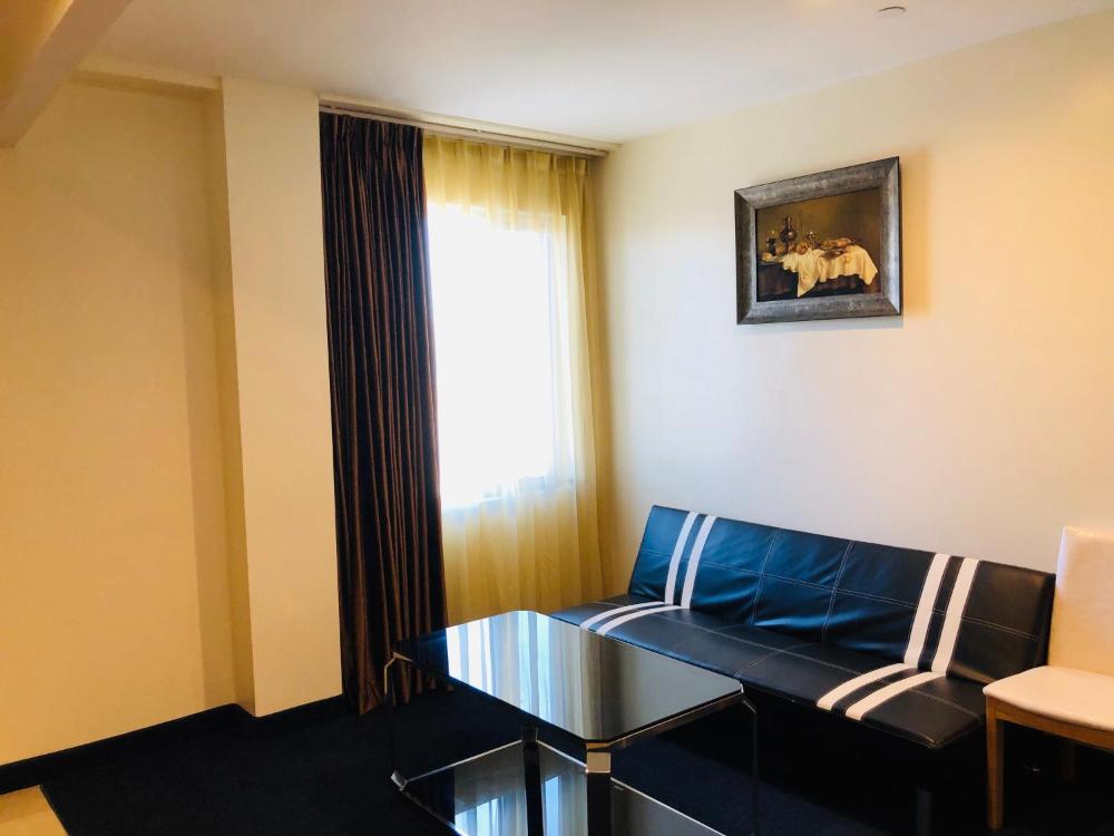 Deluxe Queen Suite interior