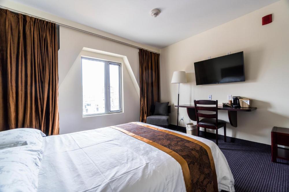 Standard Queen Room interior